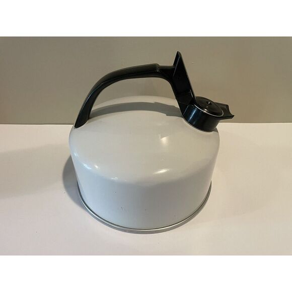 Vtg‎ Regal Whistling Tea Kettle 2 1/2 Quart Almond Color No Label - Picture 2 of 11